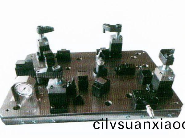 齒(chi)輪室罩蓋(gai)液壓裌(jia)具(ju)